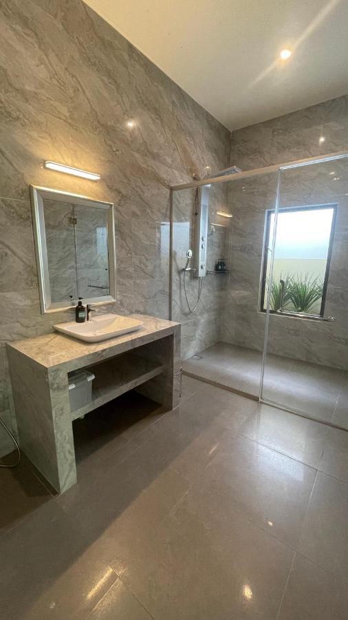Charis Pool Villa 2 - 3 Bedroom With Private Pool Бентонг Екстер'єр фото
